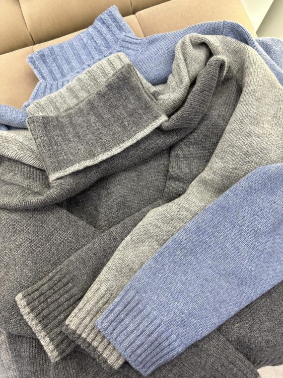 Свитер с воротом